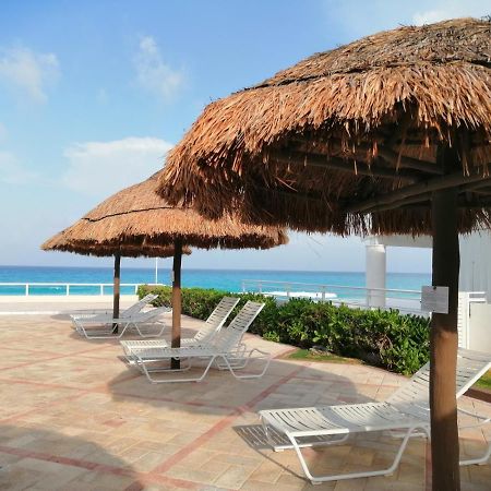 Brisas Beachfront Studios In Hotel Zone Cancún Eksteriør billede