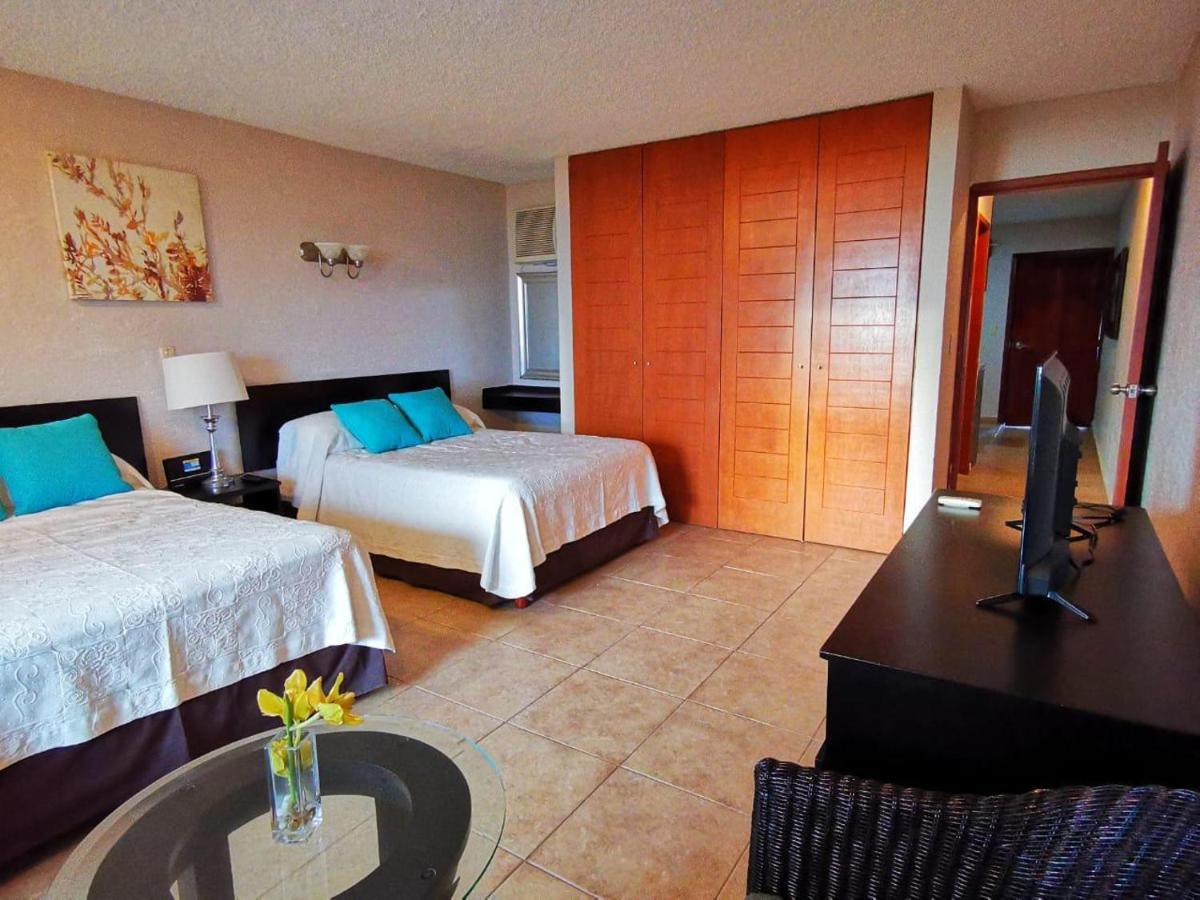 Brisas Beachfront Studios In Hotel Zone Cancún Eksteriør billede