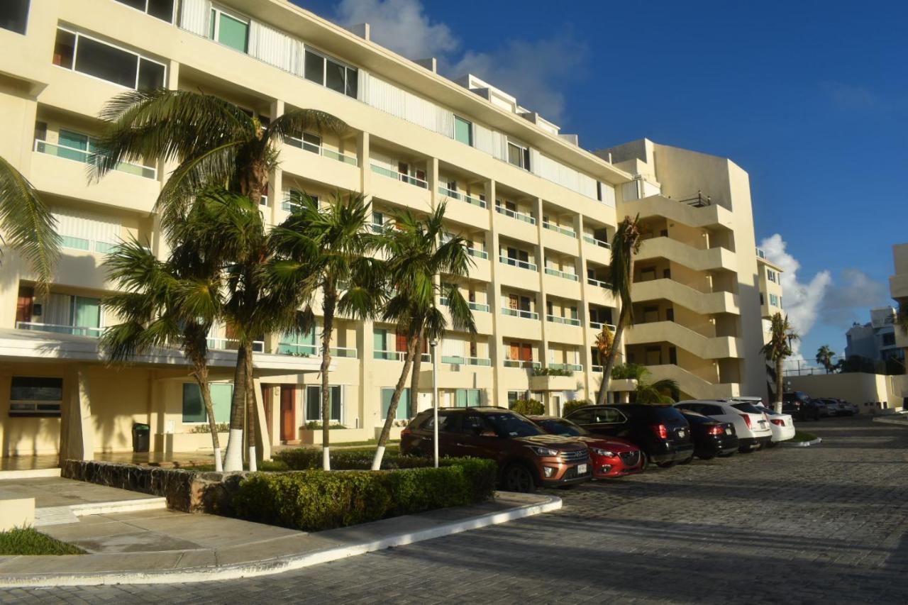 Brisas Beachfront Studios In Hotel Zone Cancún Eksteriør billede