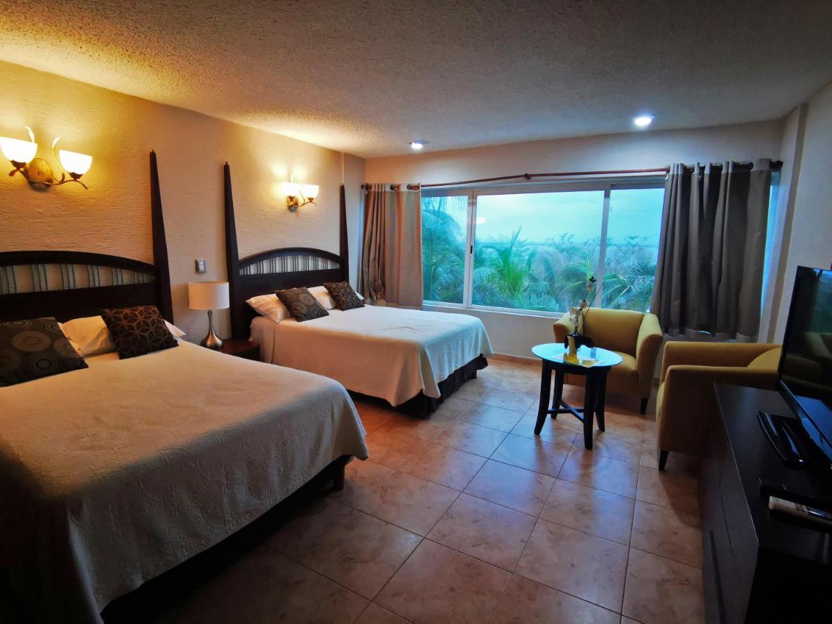 Brisas Beachfront Studios In Hotel Zone Cancún Eksteriør billede