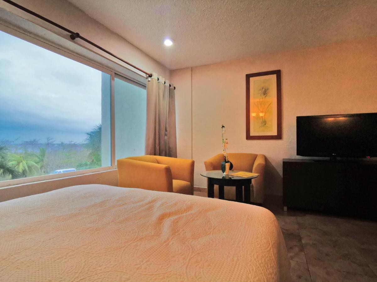 Brisas Beachfront Studios In Hotel Zone Cancún Eksteriør billede