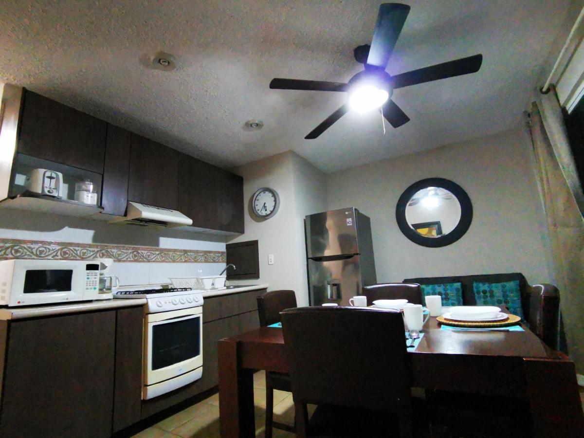 Brisas Beachfront Studios In Hotel Zone Cancún Eksteriør billede