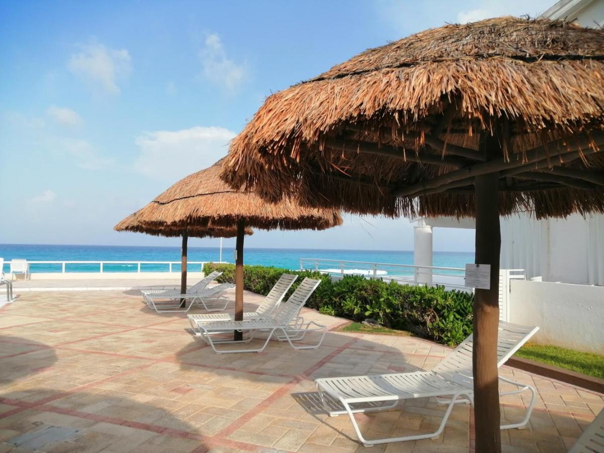 Brisas Beachfront Studios In Hotel Zone Cancún Eksteriør billede