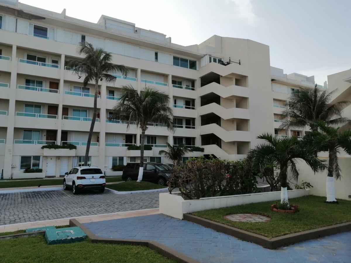 Brisas Beachfront Studios In Hotel Zone Cancún Eksteriør billede