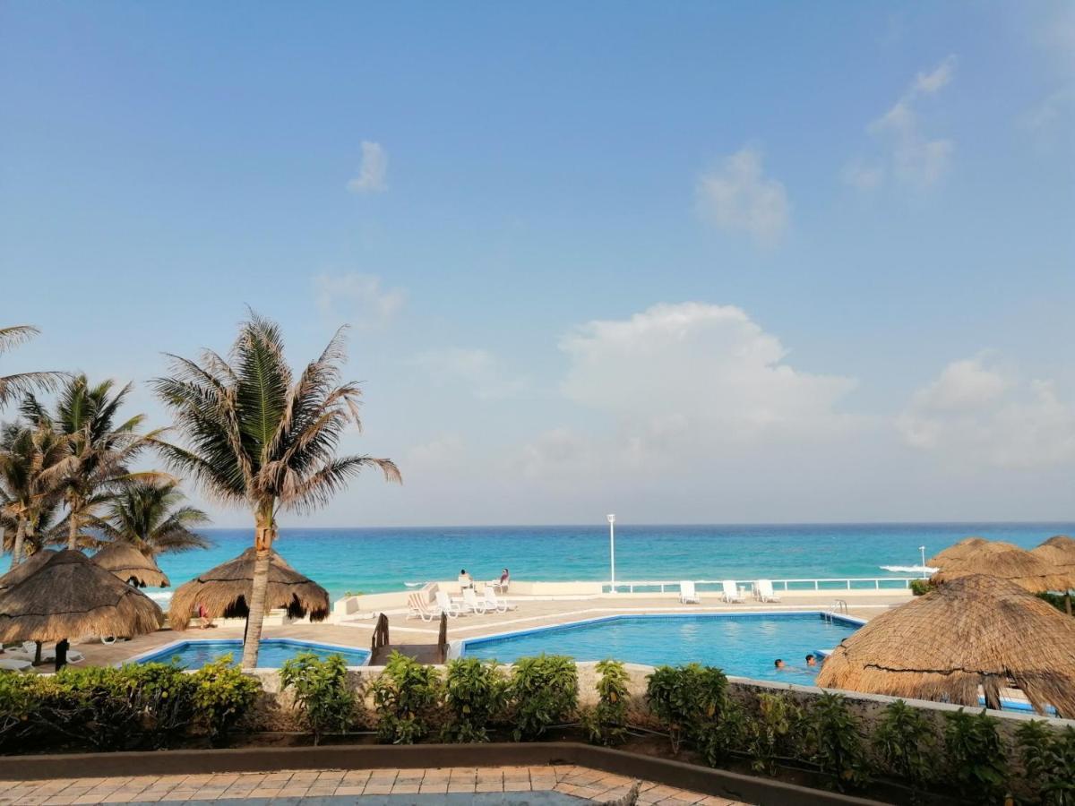 Brisas Beachfront Studios In Hotel Zone Cancún Eksteriør billede